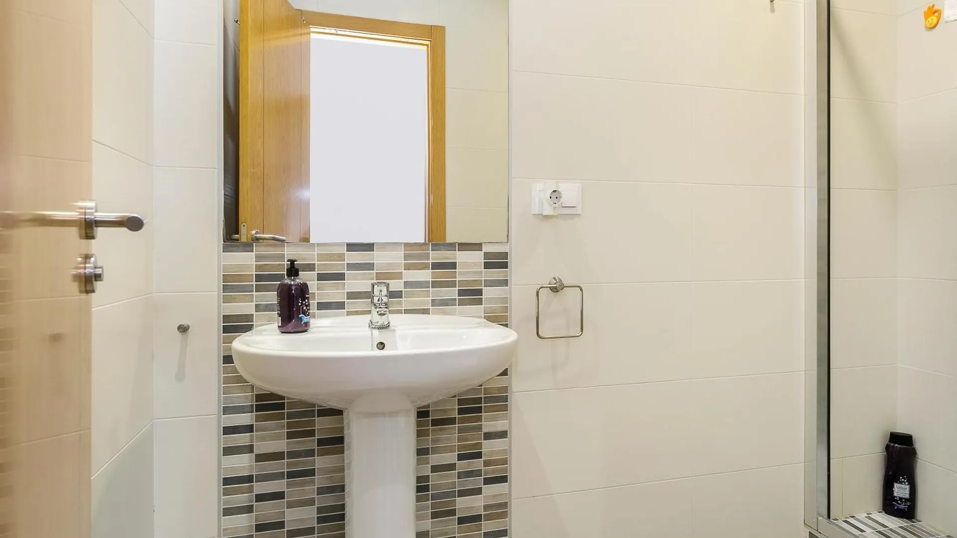 Apartamento céntrico y tranquilo y parking incluido Granada 0*,